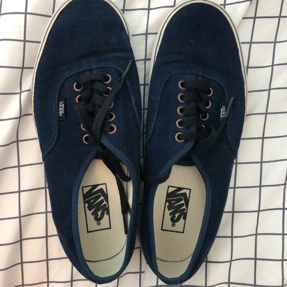 vans 9 wide